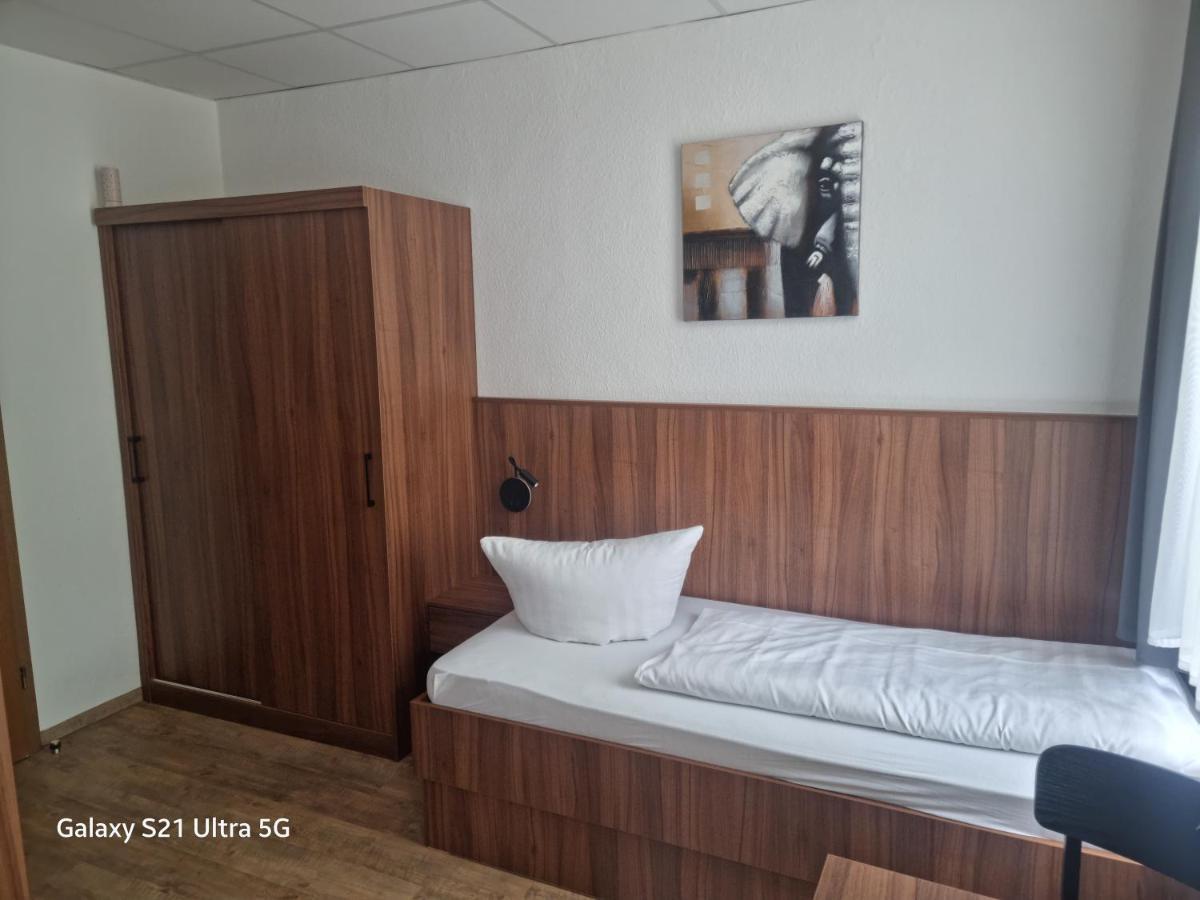 1A Hotel Zimmer Frei Шпремберг Екстериор снимка