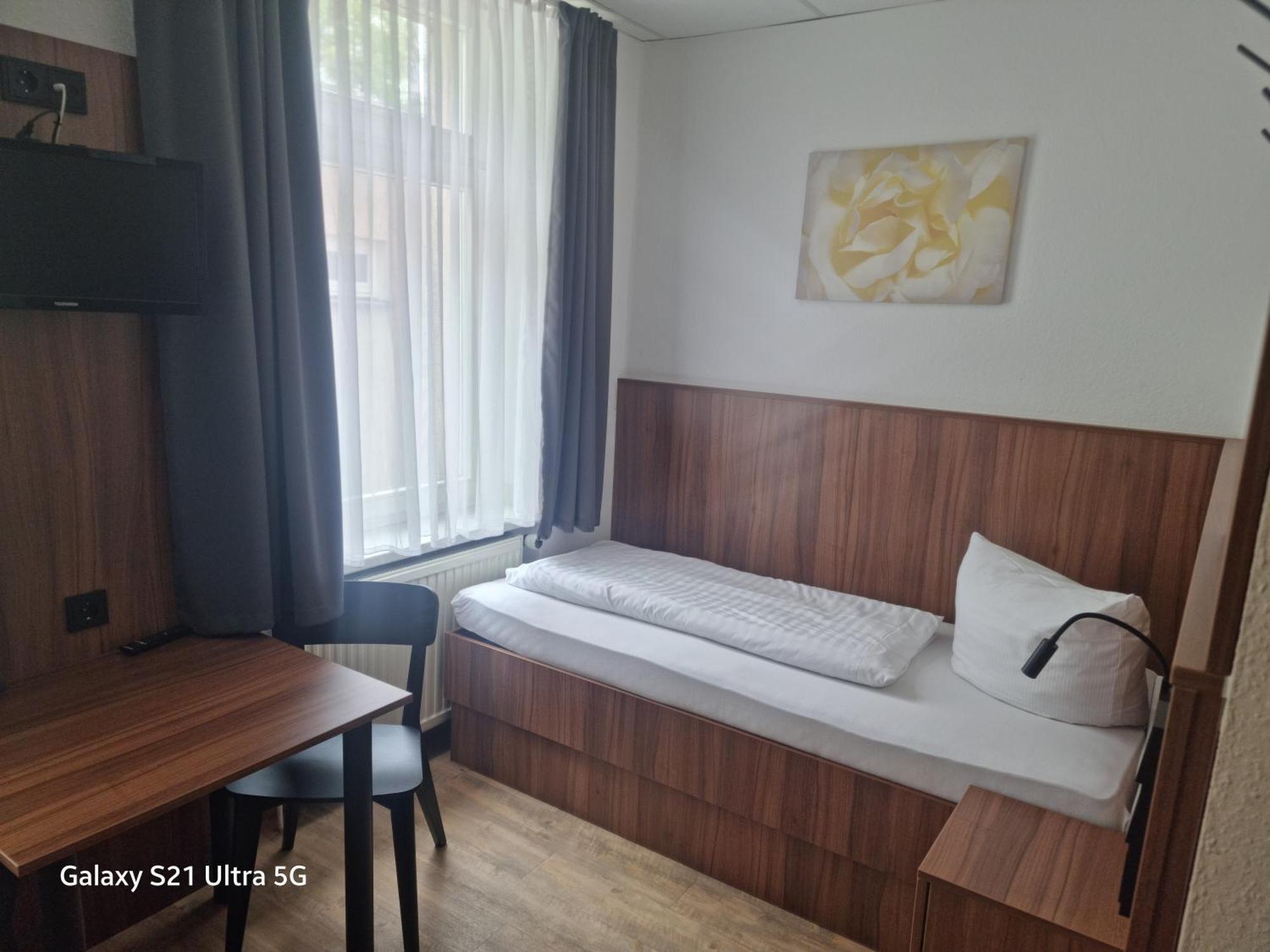 1A Hotel Zimmer Frei Шпремберг Екстериор снимка