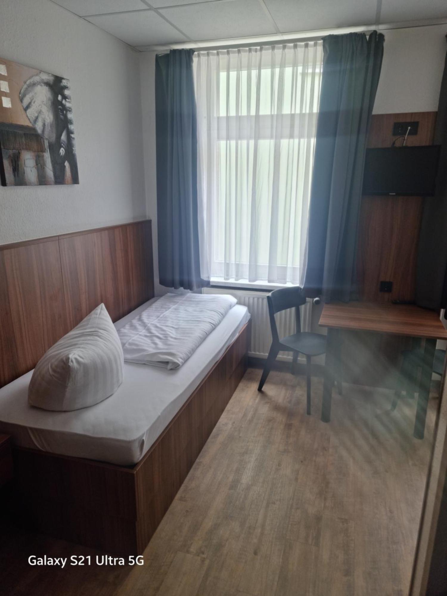 1A Hotel Zimmer Frei Шпремберг Екстериор снимка