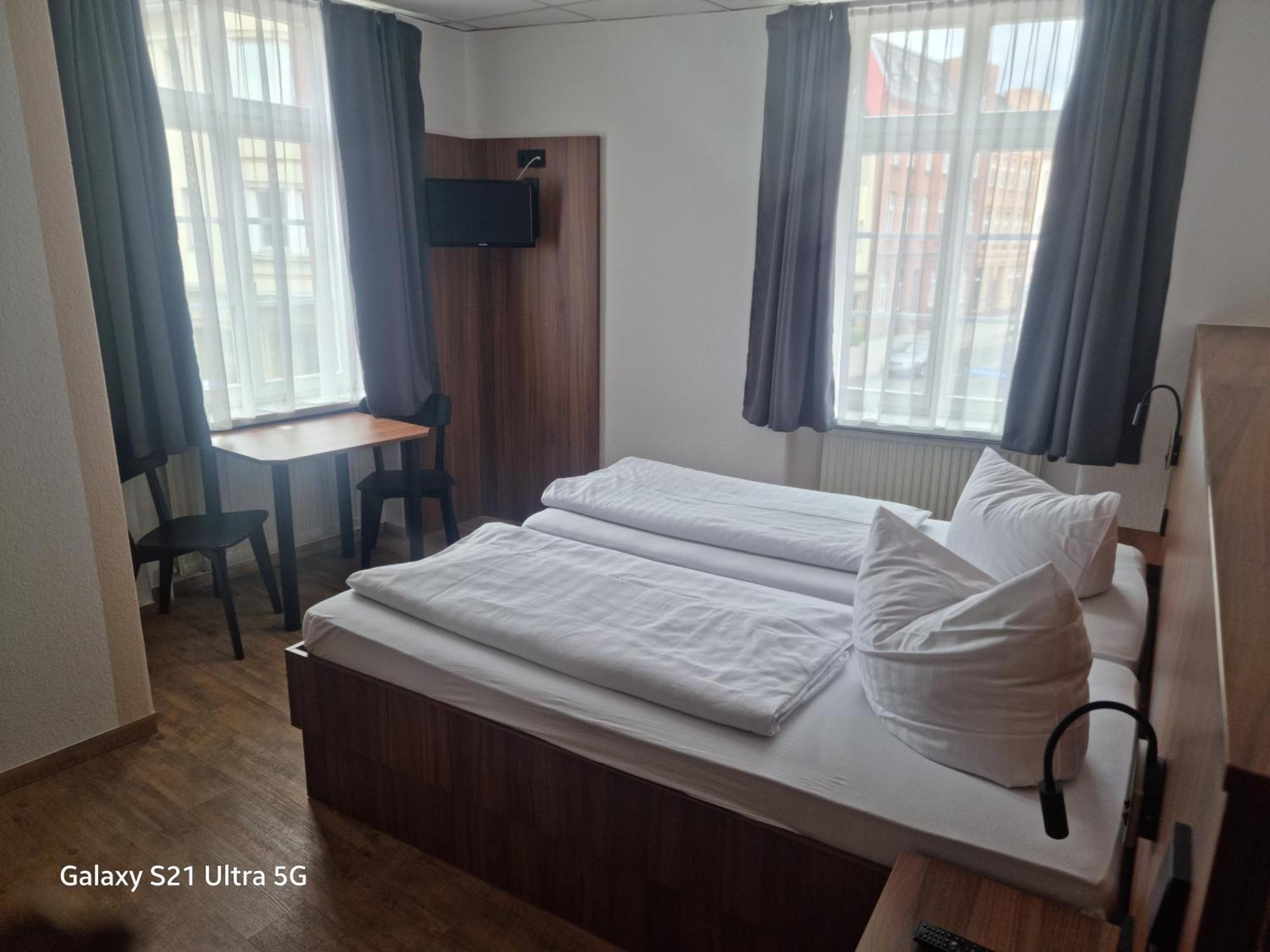 1A Hotel Zimmer Frei Шпремберг Екстериор снимка